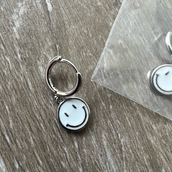 Cute White Smiley Trendy Dangle Charm Earrings Sterling Silver - Picture 1 of 6